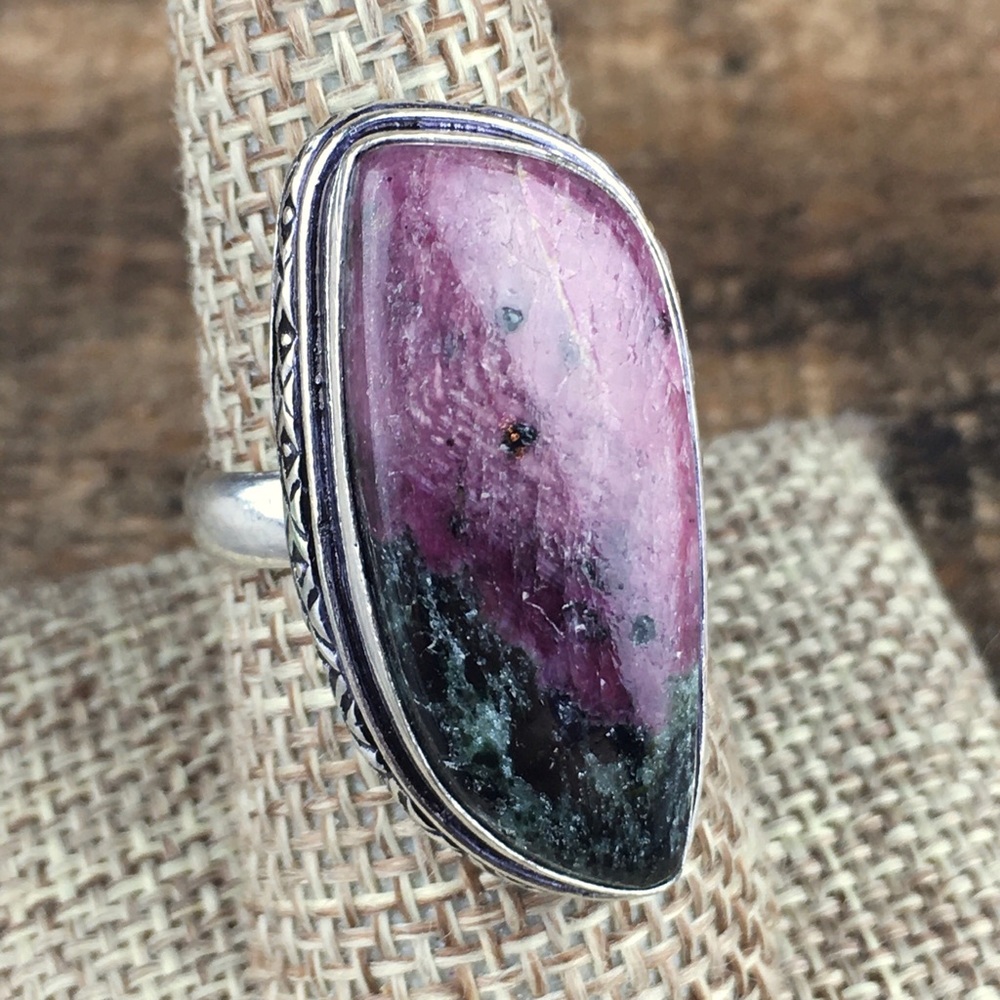 Ruby In Zoisite Stone Ring Size 8.5 - 8.75 - image 8